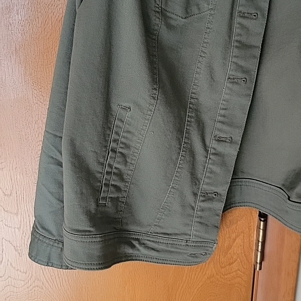 Green jacket - Picture 2 of 7